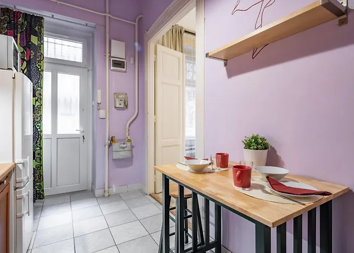Lilac Escape On Baross Street בודפשט